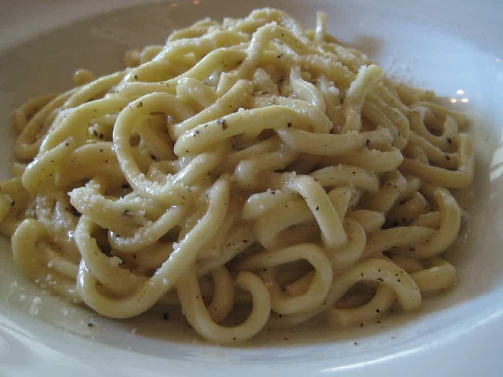 Scopri di più sull'articolo Ricetta Pici Cacio e Pepe alla Senese